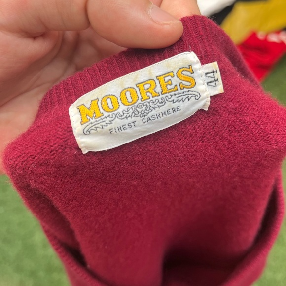 VTG 80’s Moores Burgundy Cashmere V Neck Sweater - Picture 4 of 4